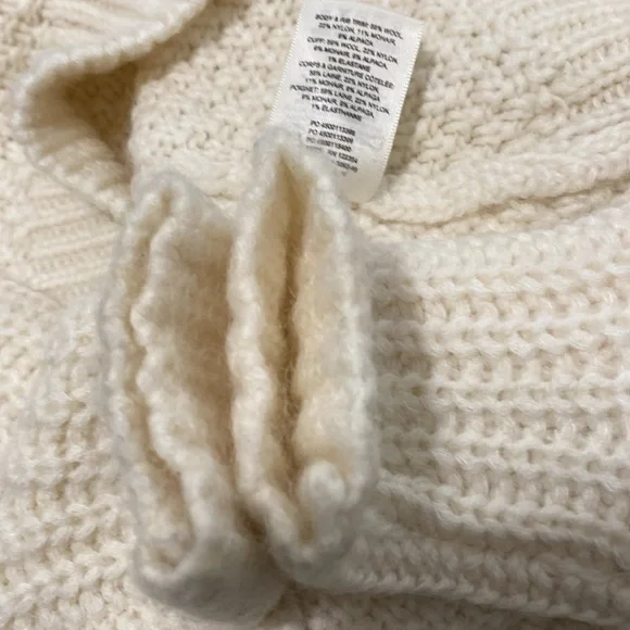 NWOT Aritzia Wool Blend  Crew Neck Knitted Ivory Long Sleeve Sweater Siz… - Picture 12 of 12